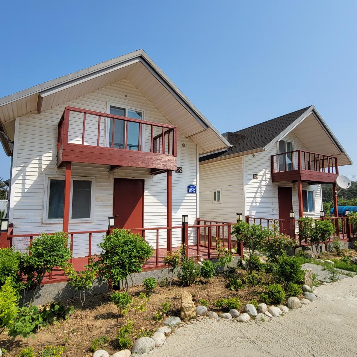 무지개빛펜션 외부전경